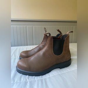 New Blundstone chelsea boots